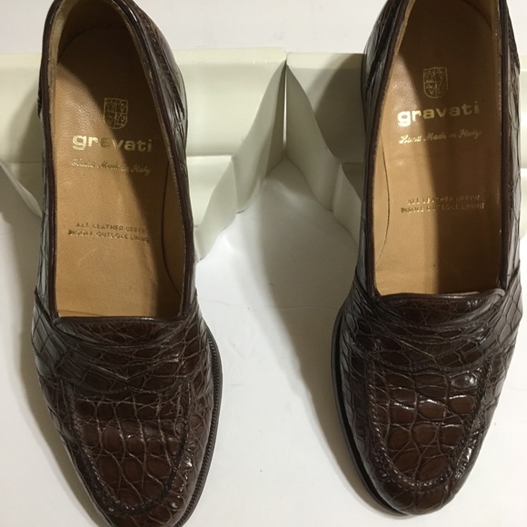 Meet Poshers Luckee & Lucee  Women & Men Apparels - Picture 7 of 8